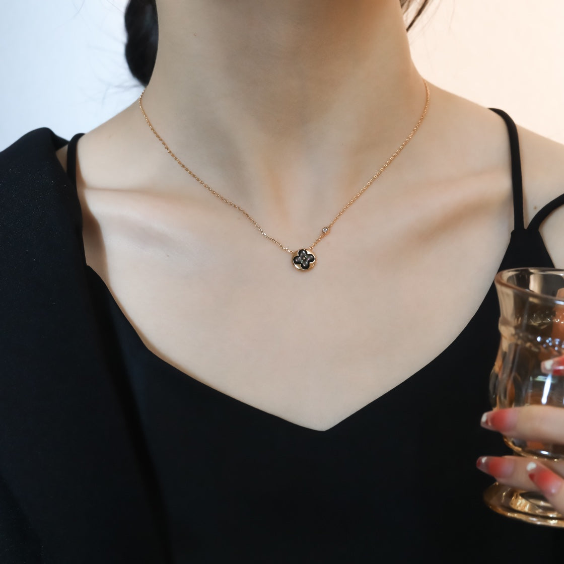 ¡®lume Jewelry¡¯SUN PEDANT PINK GOLD 1 DIAMOND NECKLACE