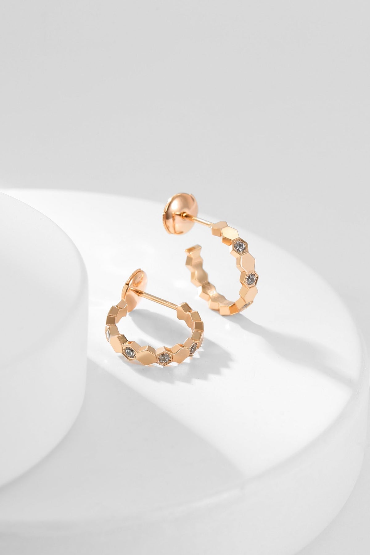¡®lume Jewelry¡¯BEE LOVE DIAMOND HOOP EARRINGS