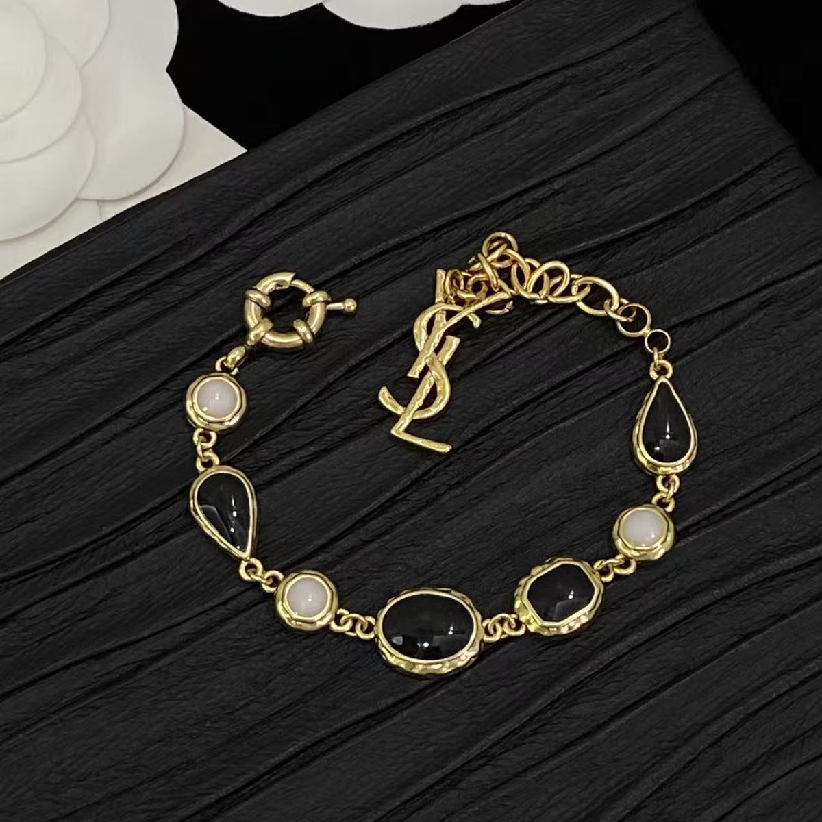 ¡®lume JewelryCabochon Stone Bracelet