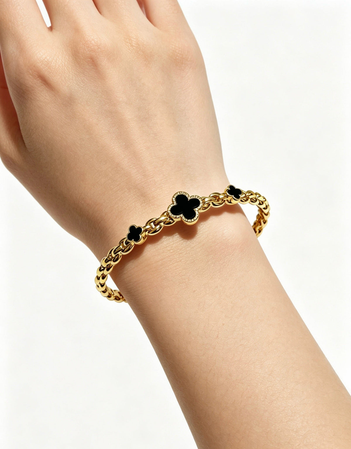 ¡®lume Jewelry¡¯Vintage Alhambra 3‑Flower Open Cuff, Black Onyx Gold‑Tone Chain Bangle