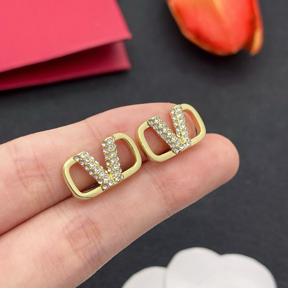 [lume Jewelry]V-shaped stud earrings