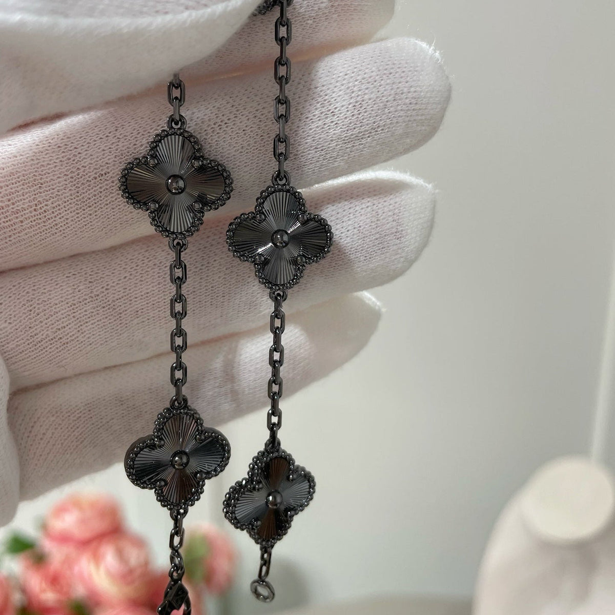 [lume Jewelry]New CLOVER 5 MOTIF BLACK BRACELET