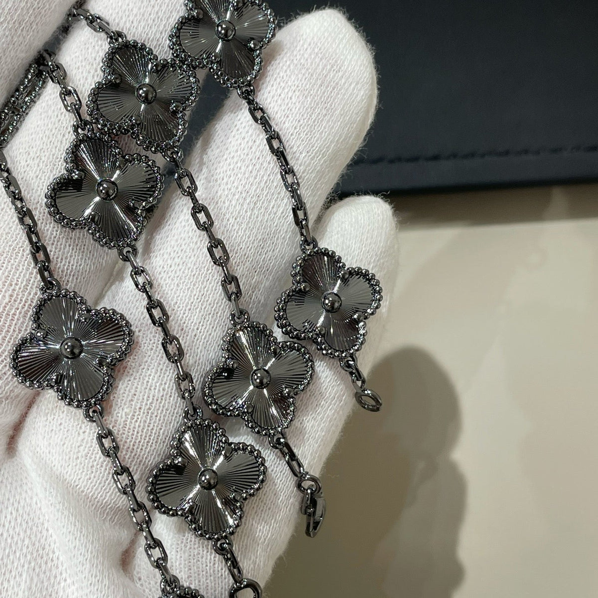 [lume Jewelry]New CLOVER 5 MOTIF BLACK BRACELET