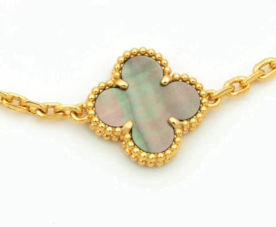 [lume Jewelry]New CLOVER 5 MOTIF GRAY MOP BRACELET COLLECTION