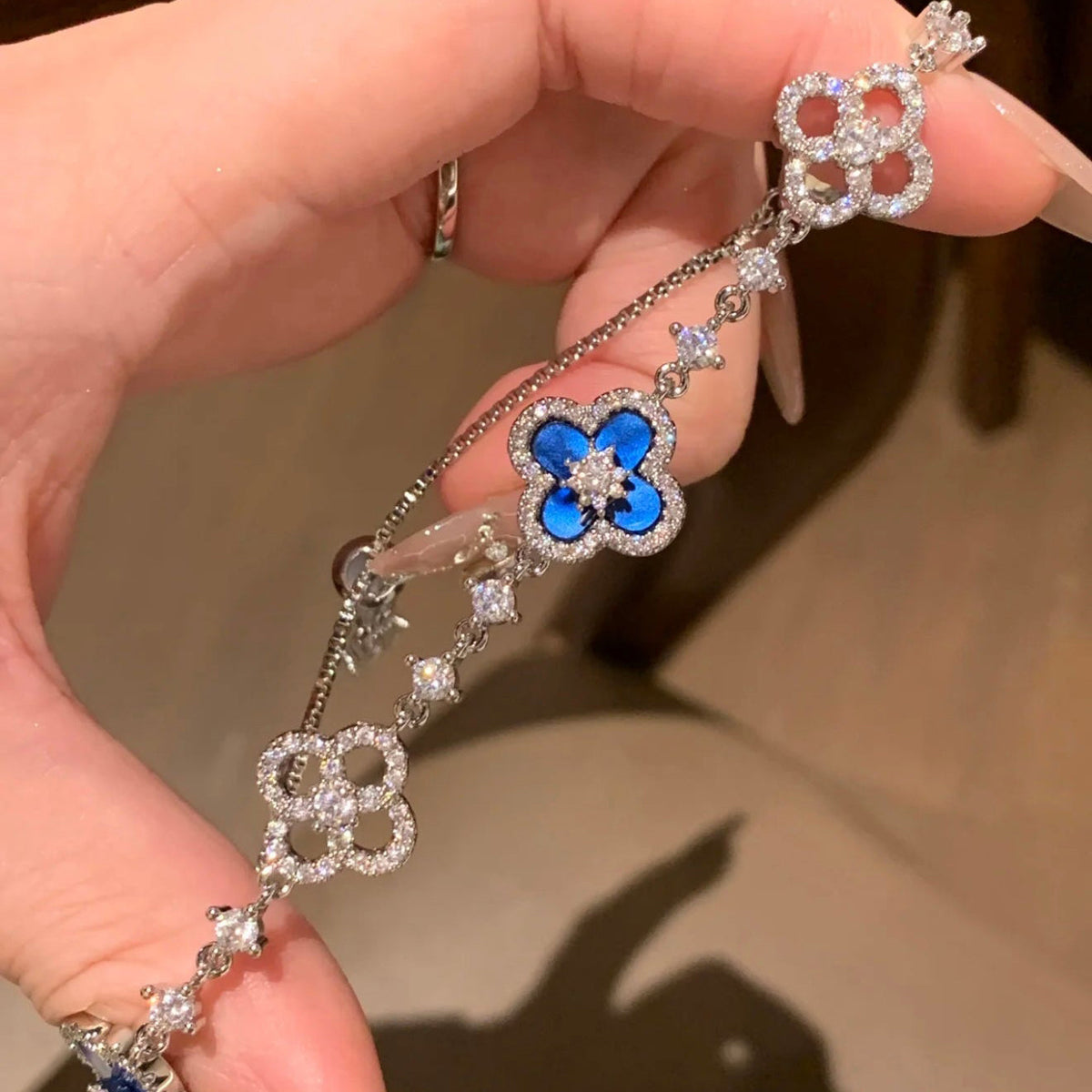 ¡®lume Jewelry¡¯CLOVER 5 MOTIF PINK BLUE RED WHITE BRACELET