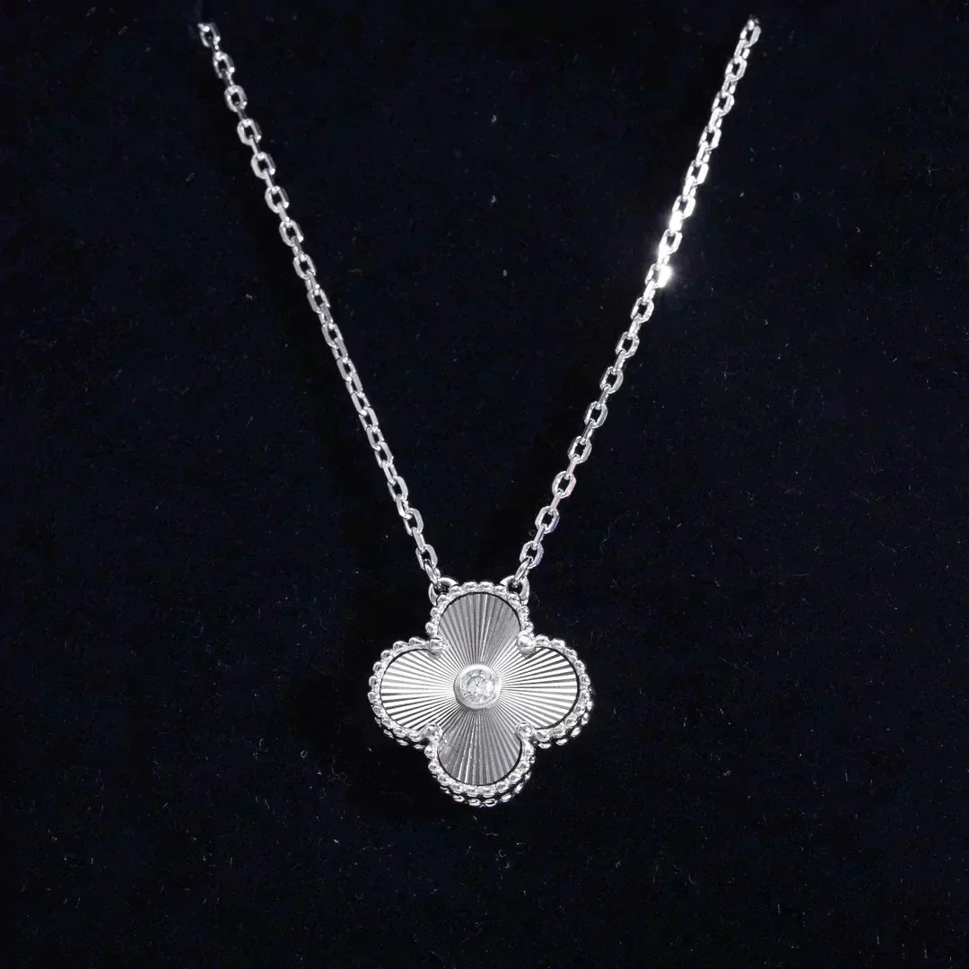 ¡®lume Jewelry¡¯CLOVER  15MM DIAMOND LASER NECKLACE SILVER