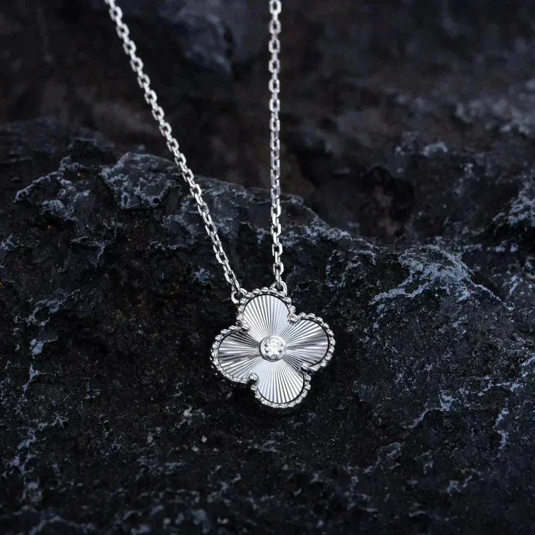 ¡®lume Jewelry¡¯CLOVER  15MM DIAMOND LASER NECKLACE SILVER