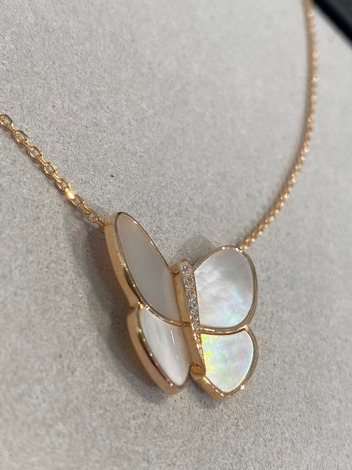 ¡®lume Jewelry¡¯BUTTERFLY GOLD MOP DIAMOND NECKLACE