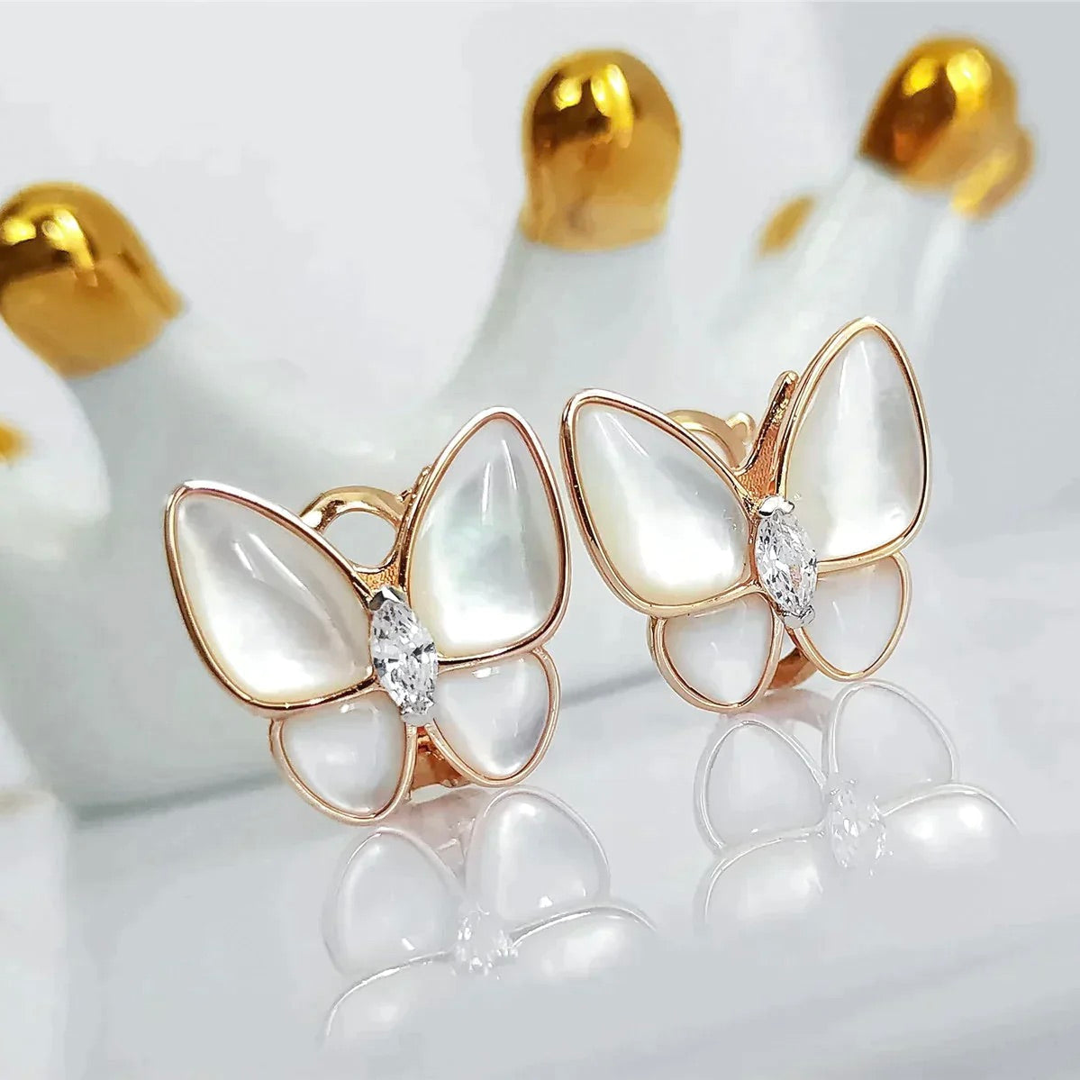 ¡®lume Jewelry¡¯BUTTERFLY MOP DIAMOND EARRINGS