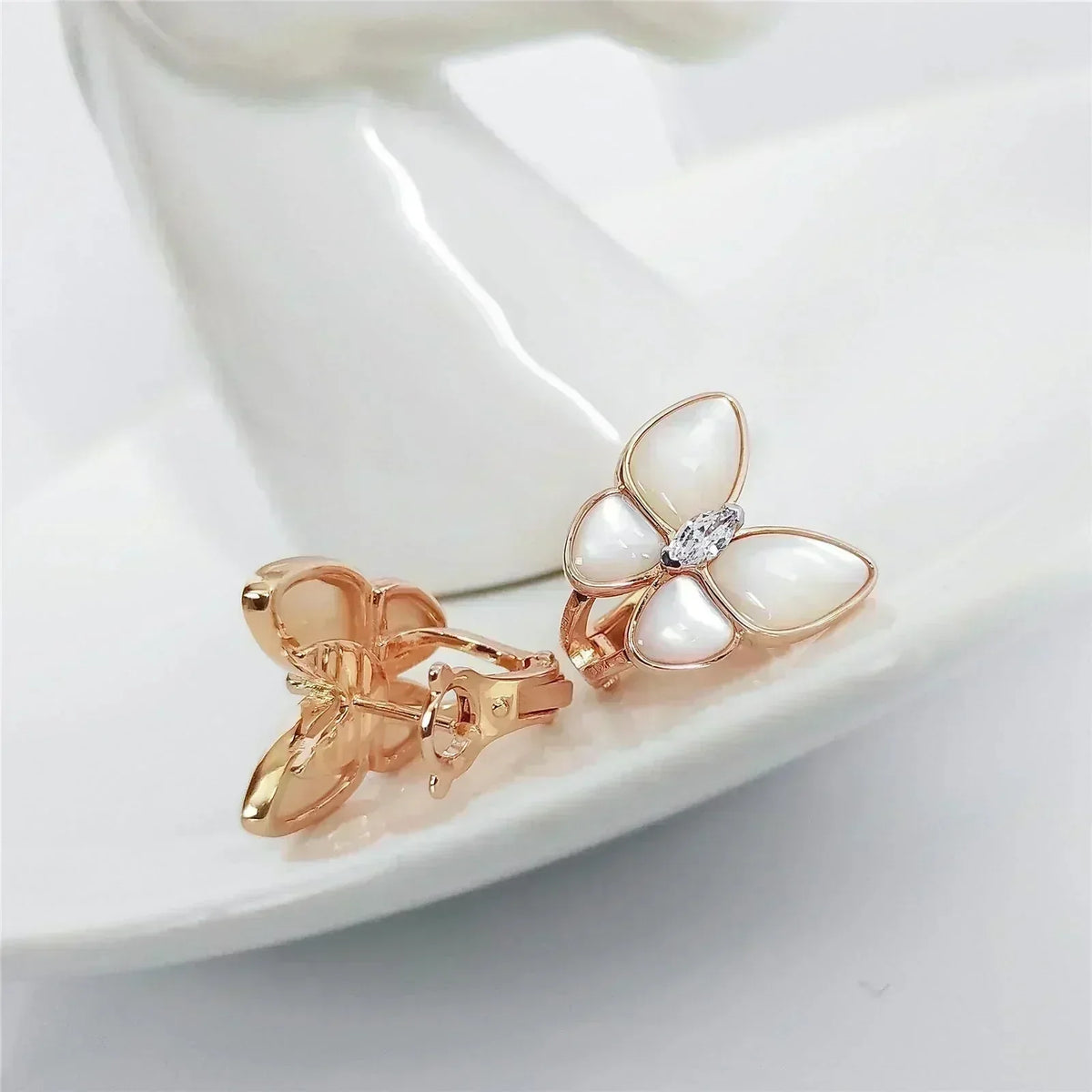 ¡®lume Jewelry¡¯BUTTERFLY MOP DIAMOND EARRINGS