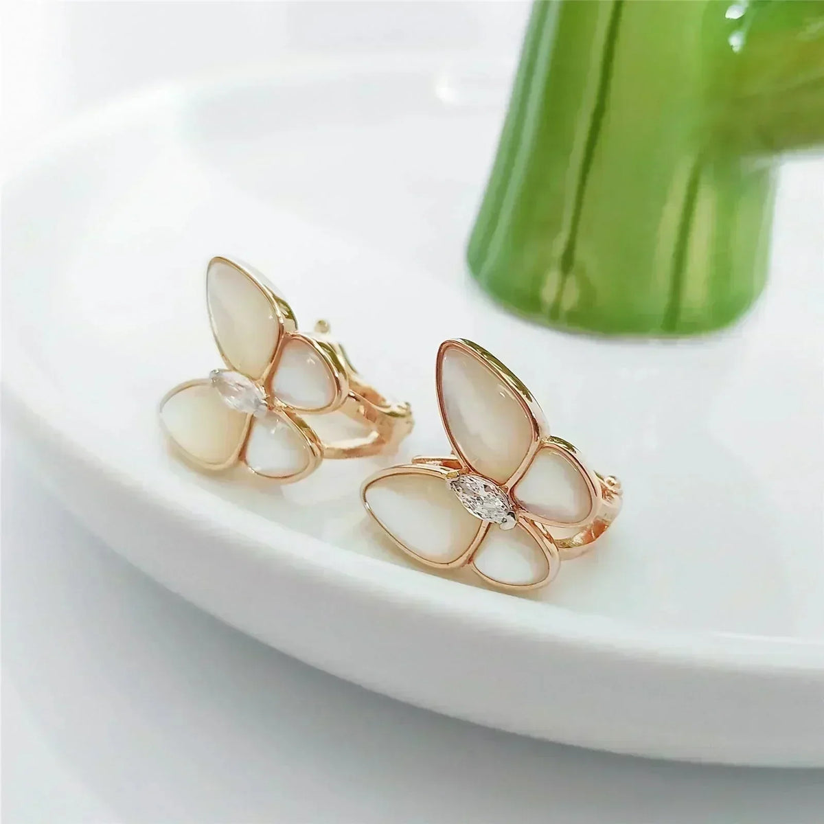 ¡®lume Jewelry¡¯BUTTERFLY MOP DIAMOND EARRINGS