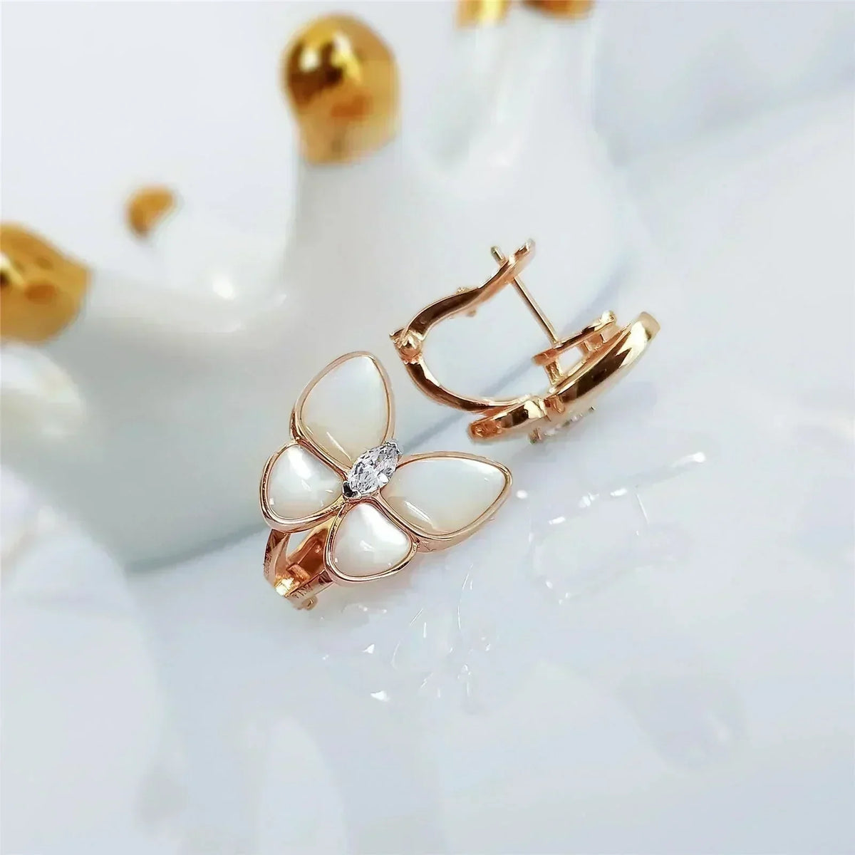 ¡®lume Jewelry¡¯BUTTERFLY MOP DIAMOND EARRINGS