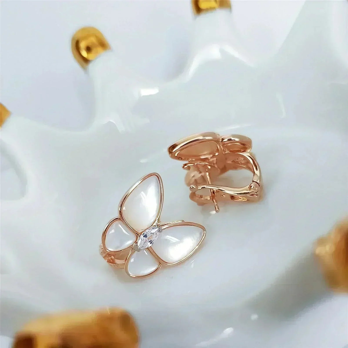 ¡®lume Jewelry¡¯BUTTERFLY MOP DIAMOND EARRINGS