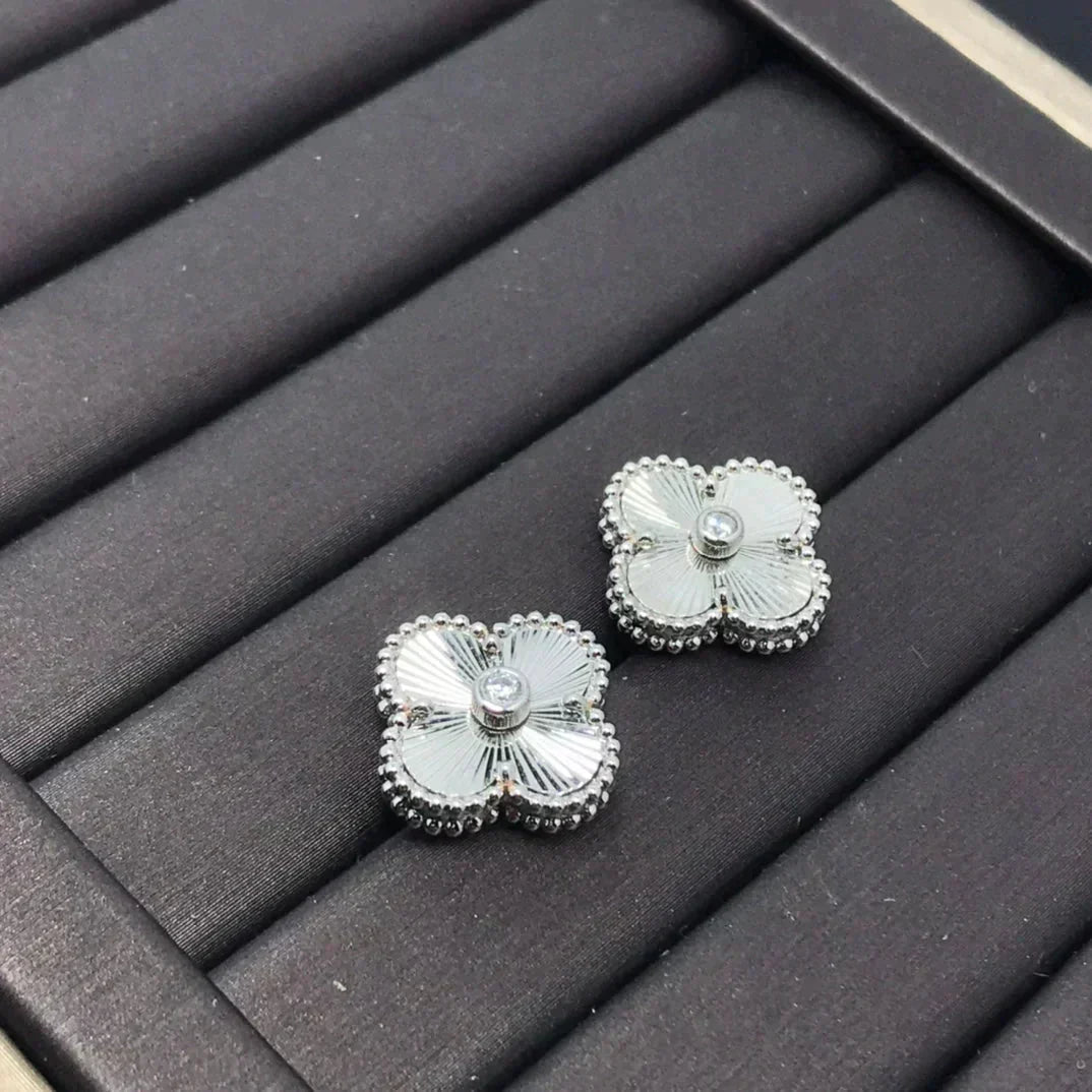 ¡®lume Jewelry¡¯CLOVER MINI 9.5MM LASER EARRINGS