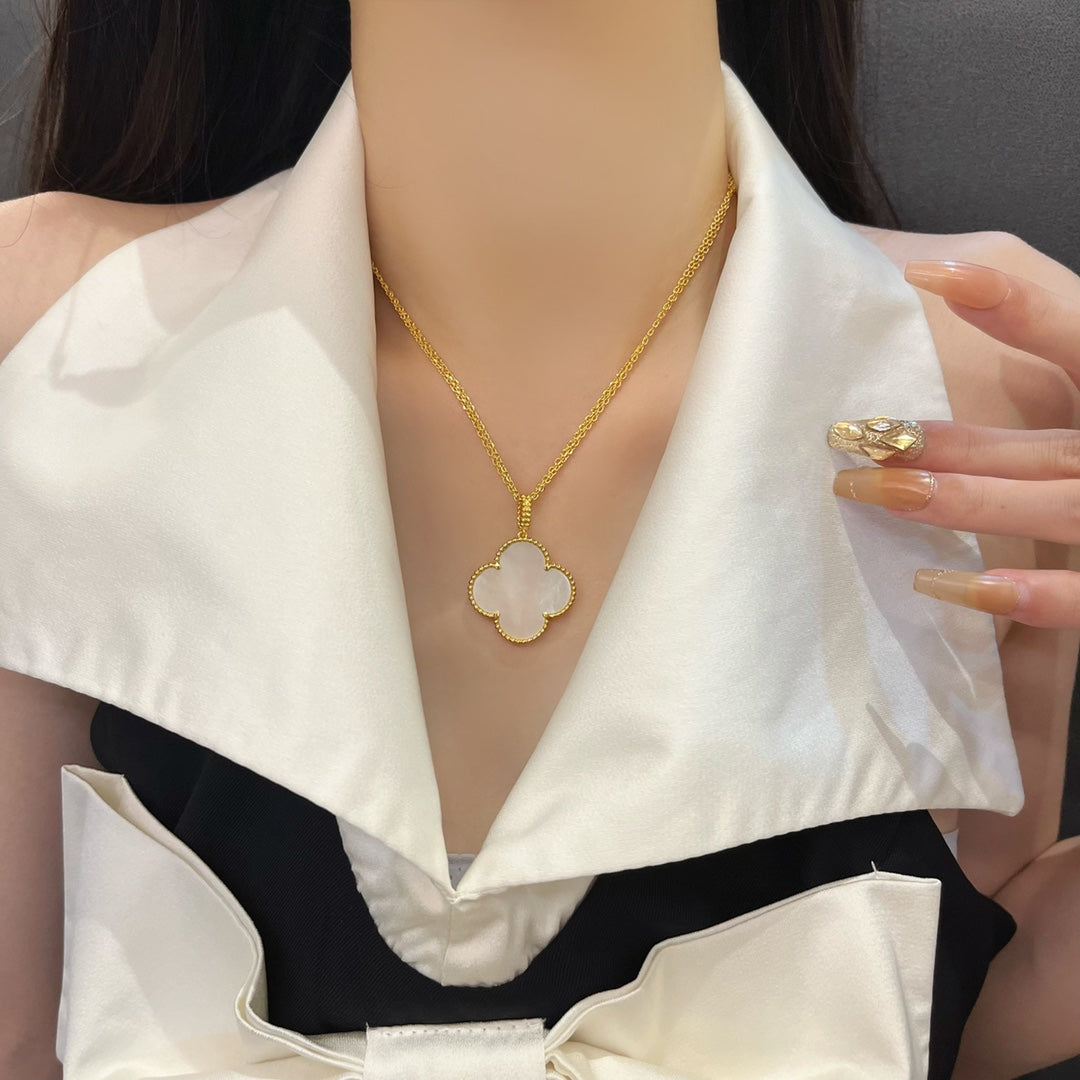 ¡®lume Jewelry¡¯CLOVER 25MM MOP LARGE PENDANT NECKLACE
