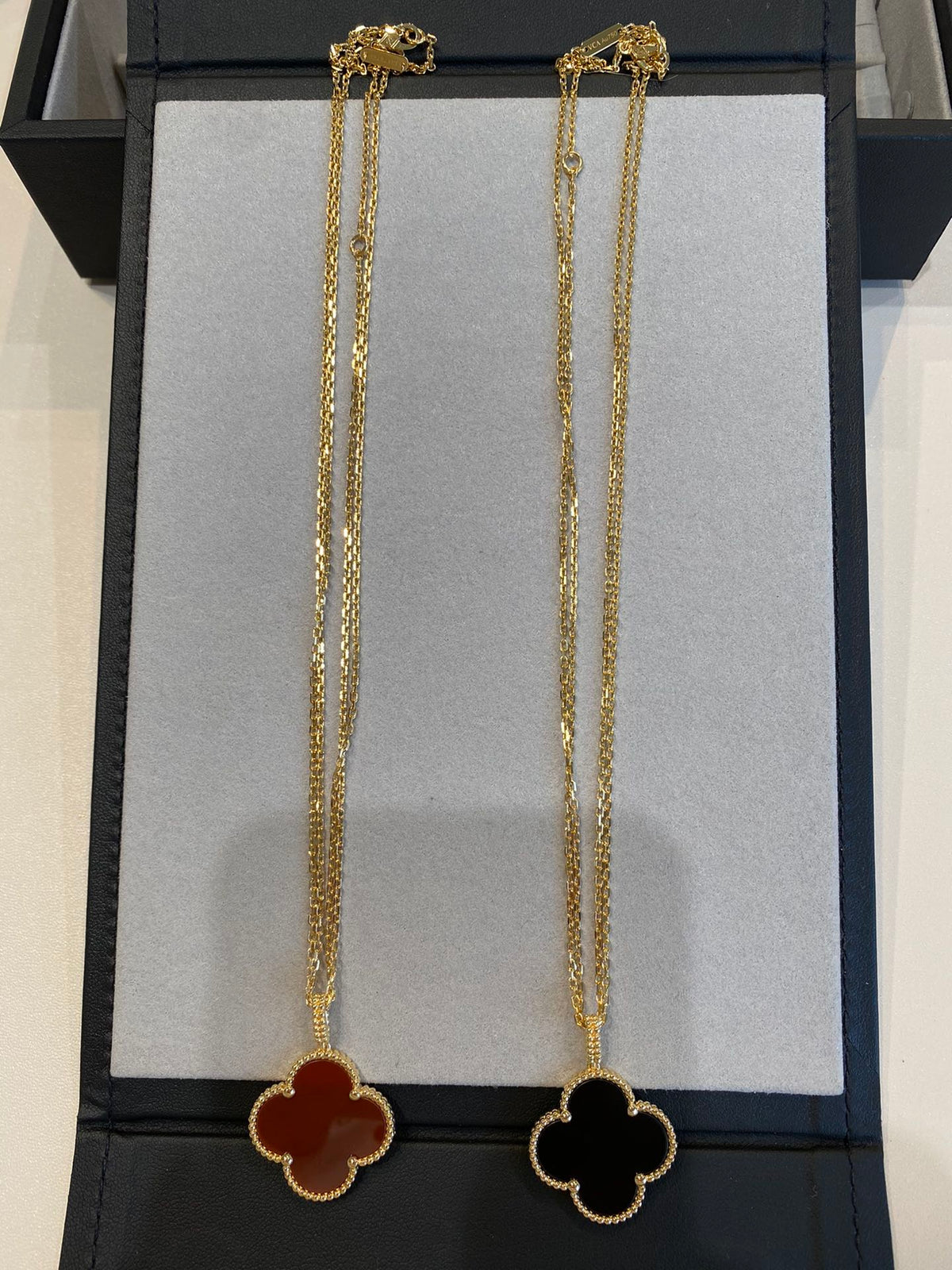 ¡®lume Jewelry¡¯CLOVER 25MM NECKLACE GOLD CARNELIAN