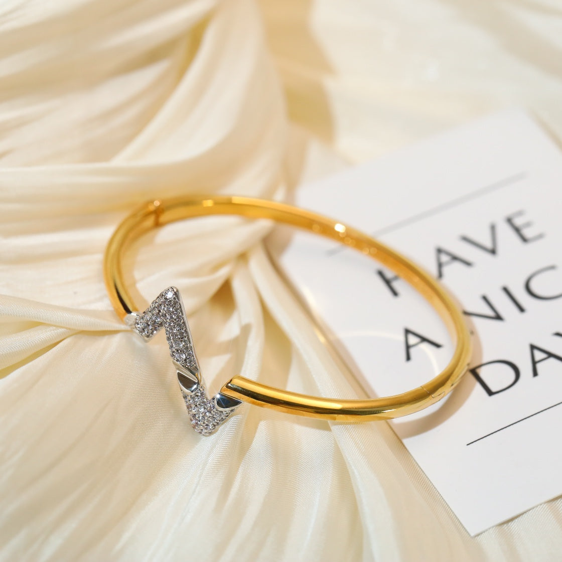 ¡®lume Jewelry¡¯VOLTE UPSITE DOWN GOLD DIAMOND BRACELET