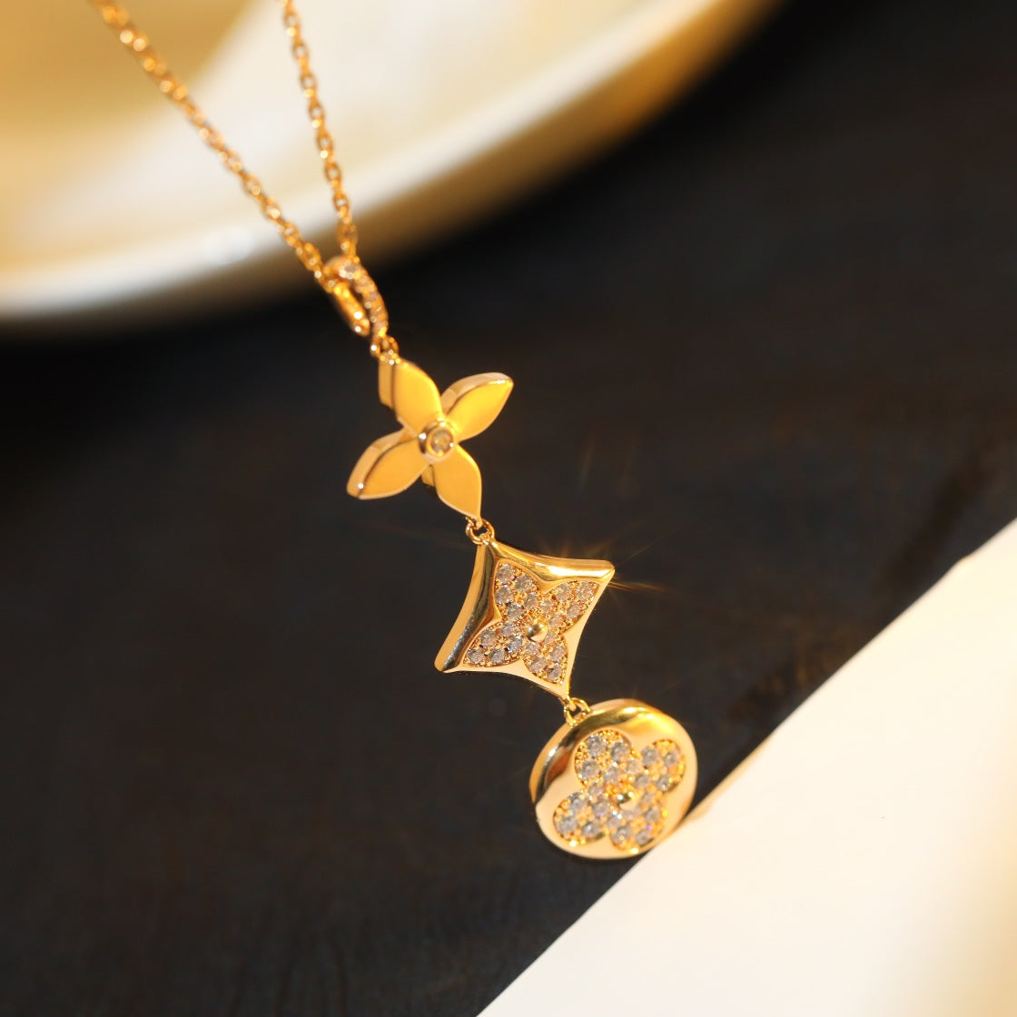 ¡®lume Jewelry¡¯STAR AND SUN DIAMOND PINK GOLD NECKLACE