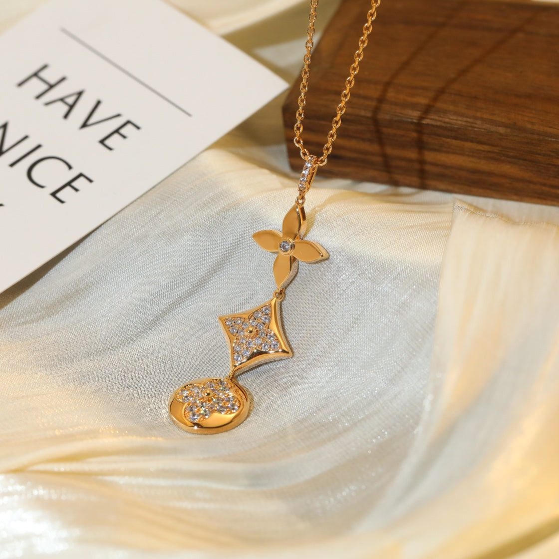 ¡®lume Jewelry¡¯STAR AND SUN DIAMOND PINK GOLD NECKLACE