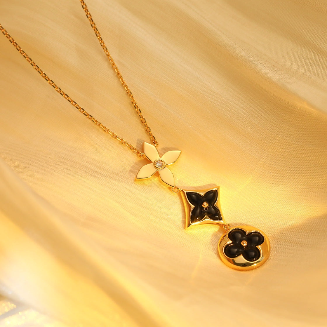¡®lume Jewelry¡¯STAR AND SUN ONYX PINK GOLD NECKLACE
