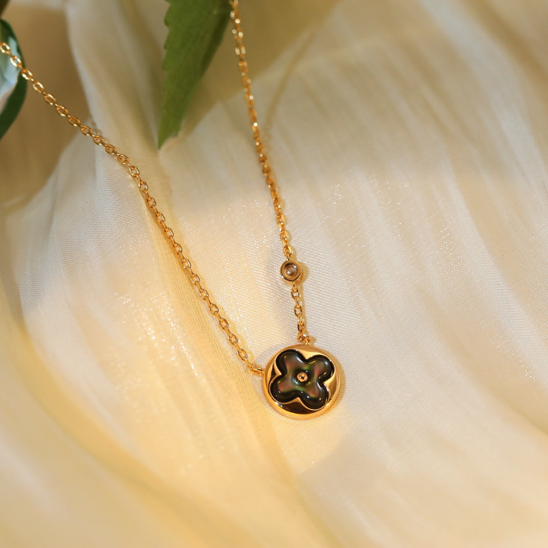 ¡®lume Jewelry¡¯SUN PEDANT PINK GOLD 1 DIAMOND NECKLACE