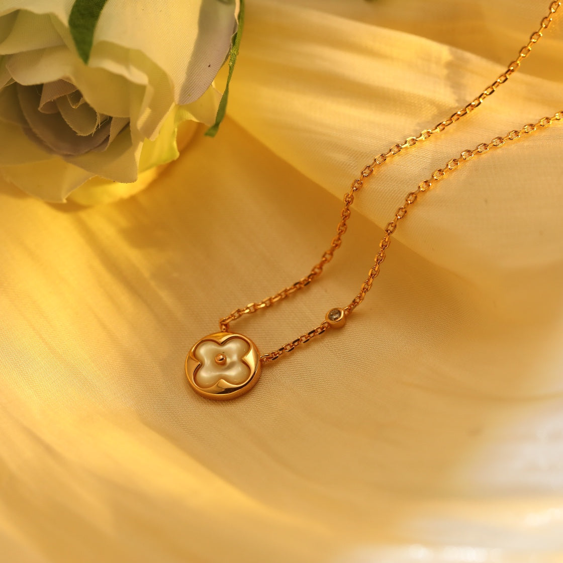 ¡®lume Jewelry¡¯SUN PEDANT PINK GOLD 1 DIAMOND NECKLACE