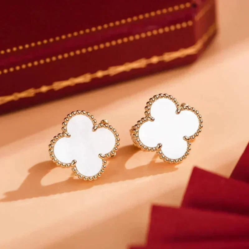 ¡®lume Jewelry¡¯CLOVER MEDIUM 1 MOTIFS  WHITE MOP STUD EARRINGS