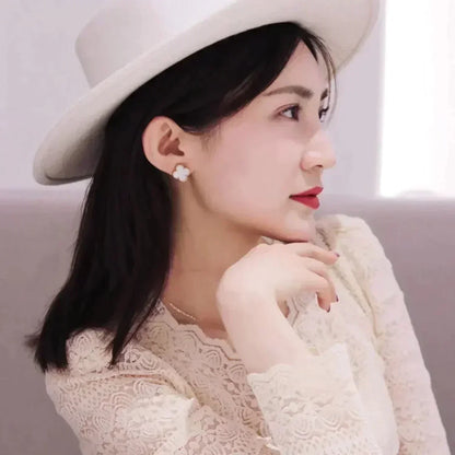 ¡®lume Jewelry¡¯CLOVER MEDIUM 1 MOTIFS  WHITE MOP STUD EARRINGS