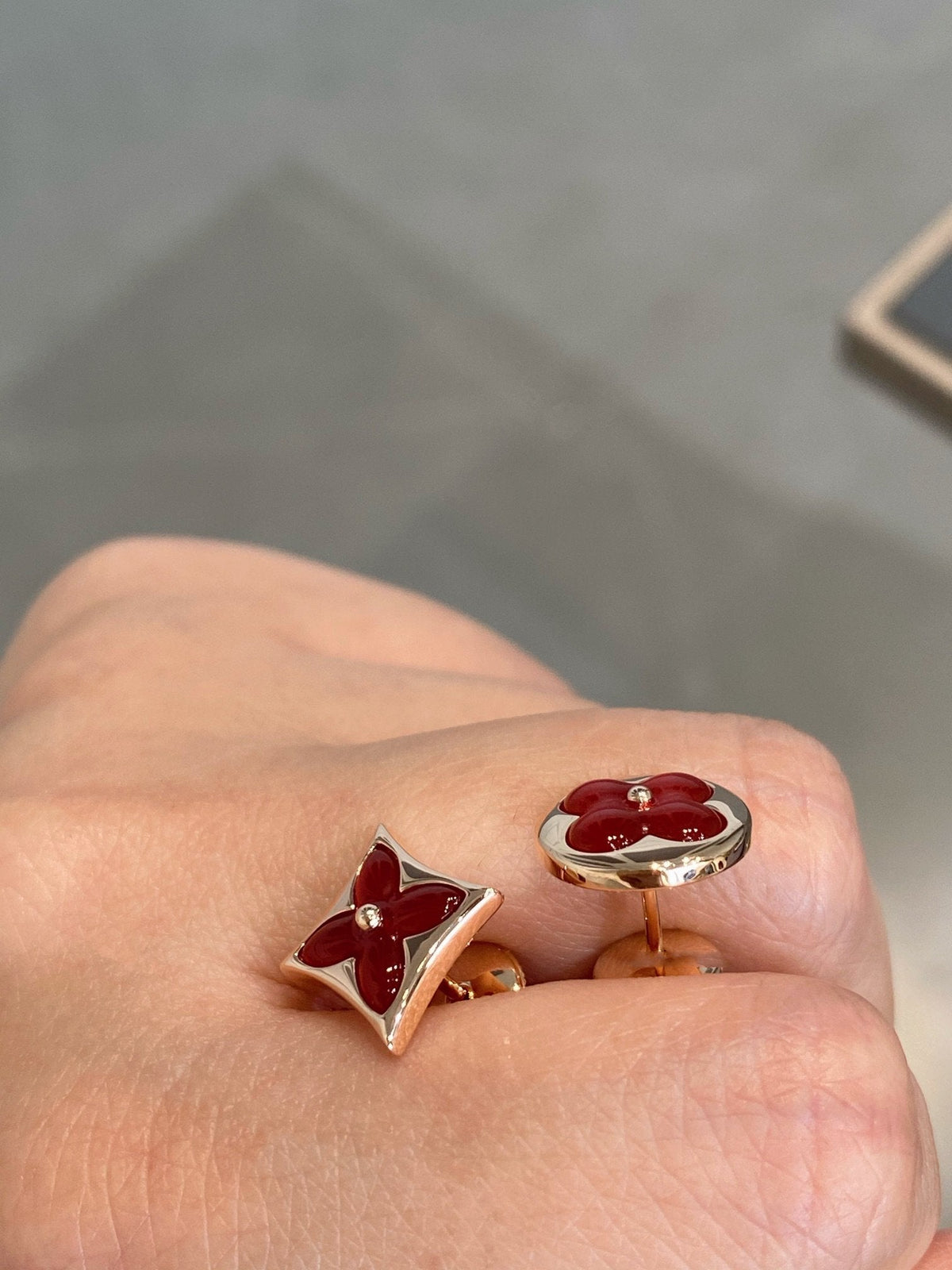 ¡®lume Jewelry¡¯STAR AND SUN PINK GOLD CARNELIAN STUD EARRINGS