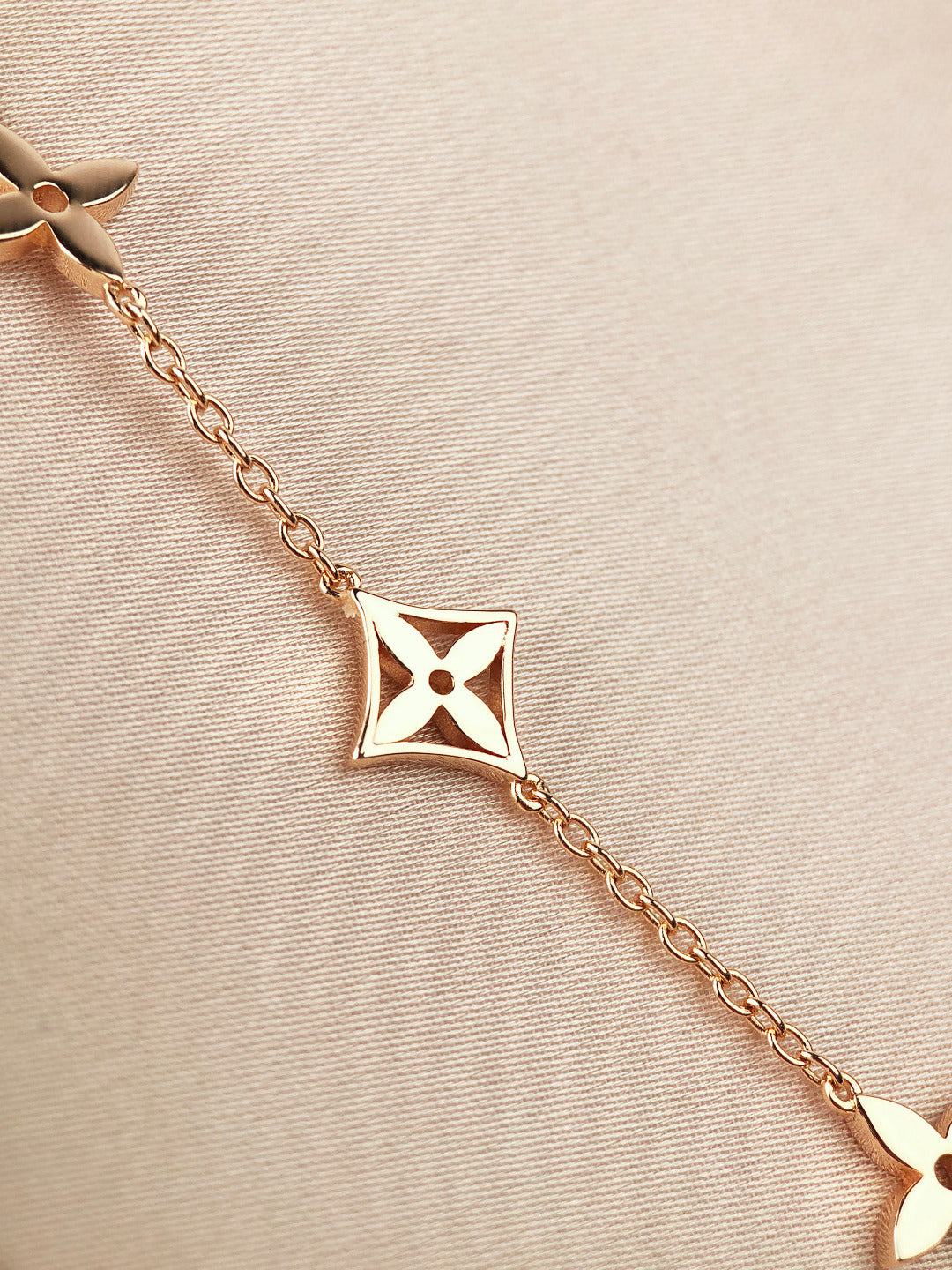 ¡®lume Jewelry¡¯STAR AND SUN 7 MOTIFS GOLD BRACELET