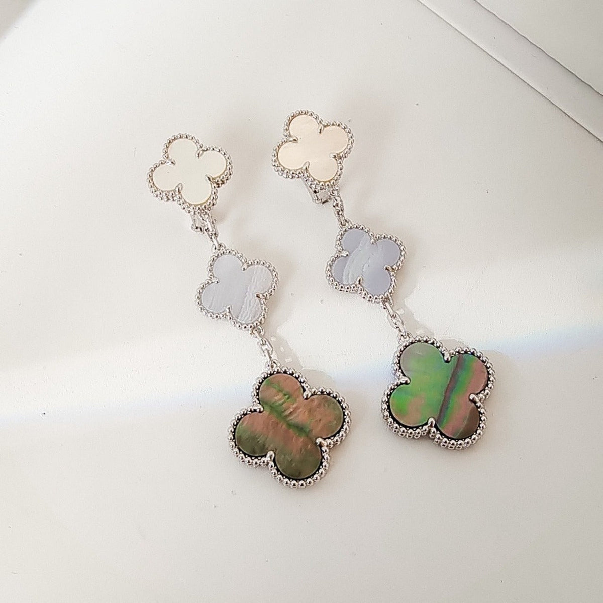 ¡®lume Jewelry¡¯CLOVER 3 MOTIFS CHALCEDONY DARK MOP SILVER EARRINGS