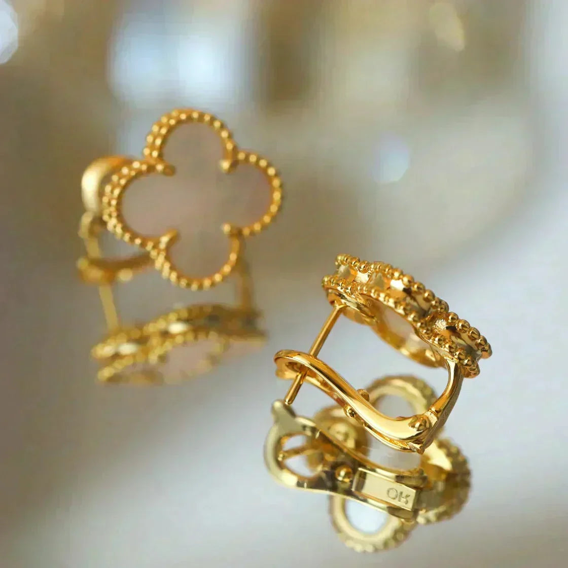 ¡®lume Jewelry¡¯CLOVER MEDIUM 1 MOTIFS  WHITE MOP STUD EARRINGS