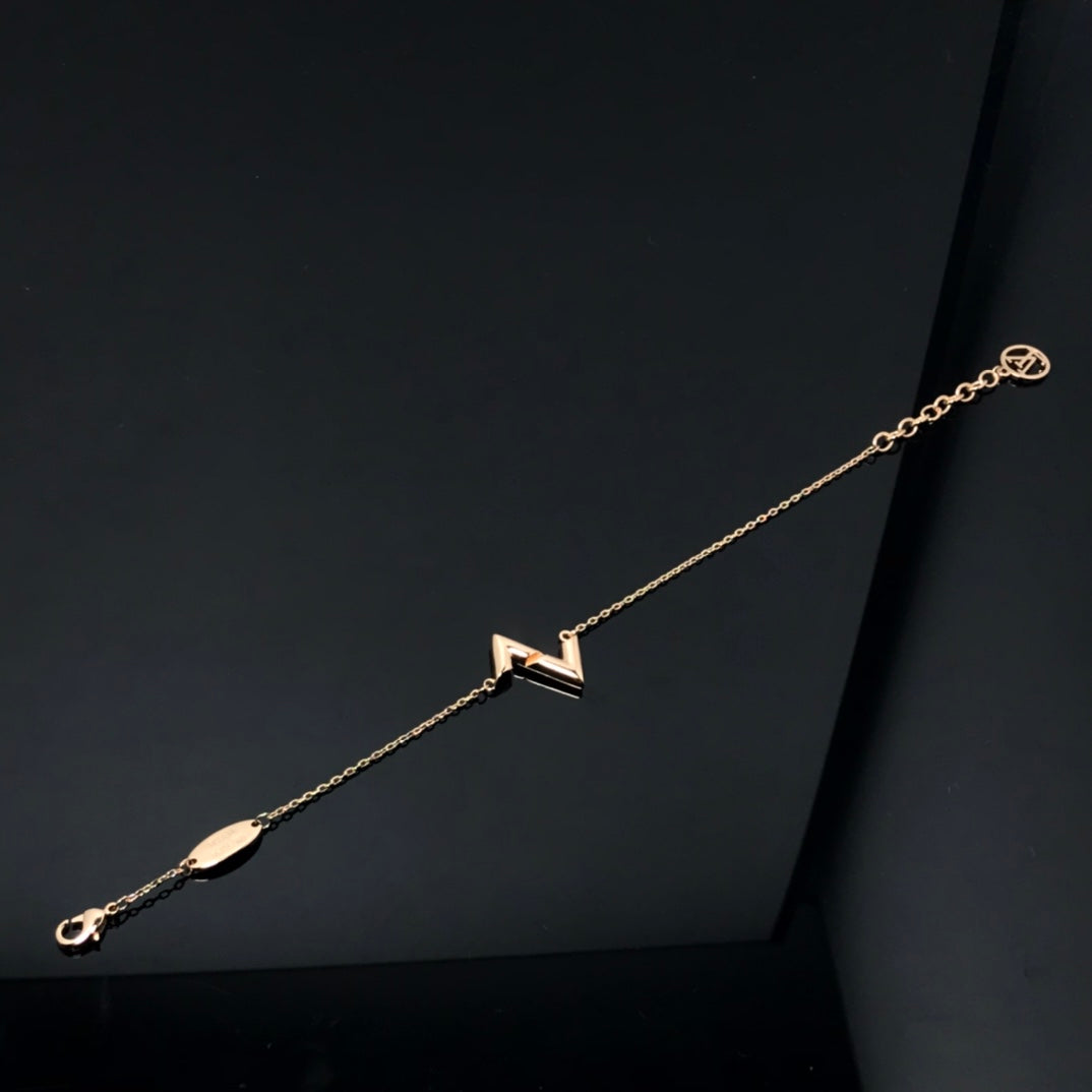 ¡®lume Jewelry¡¯VOLT LV LOGO BRACELET