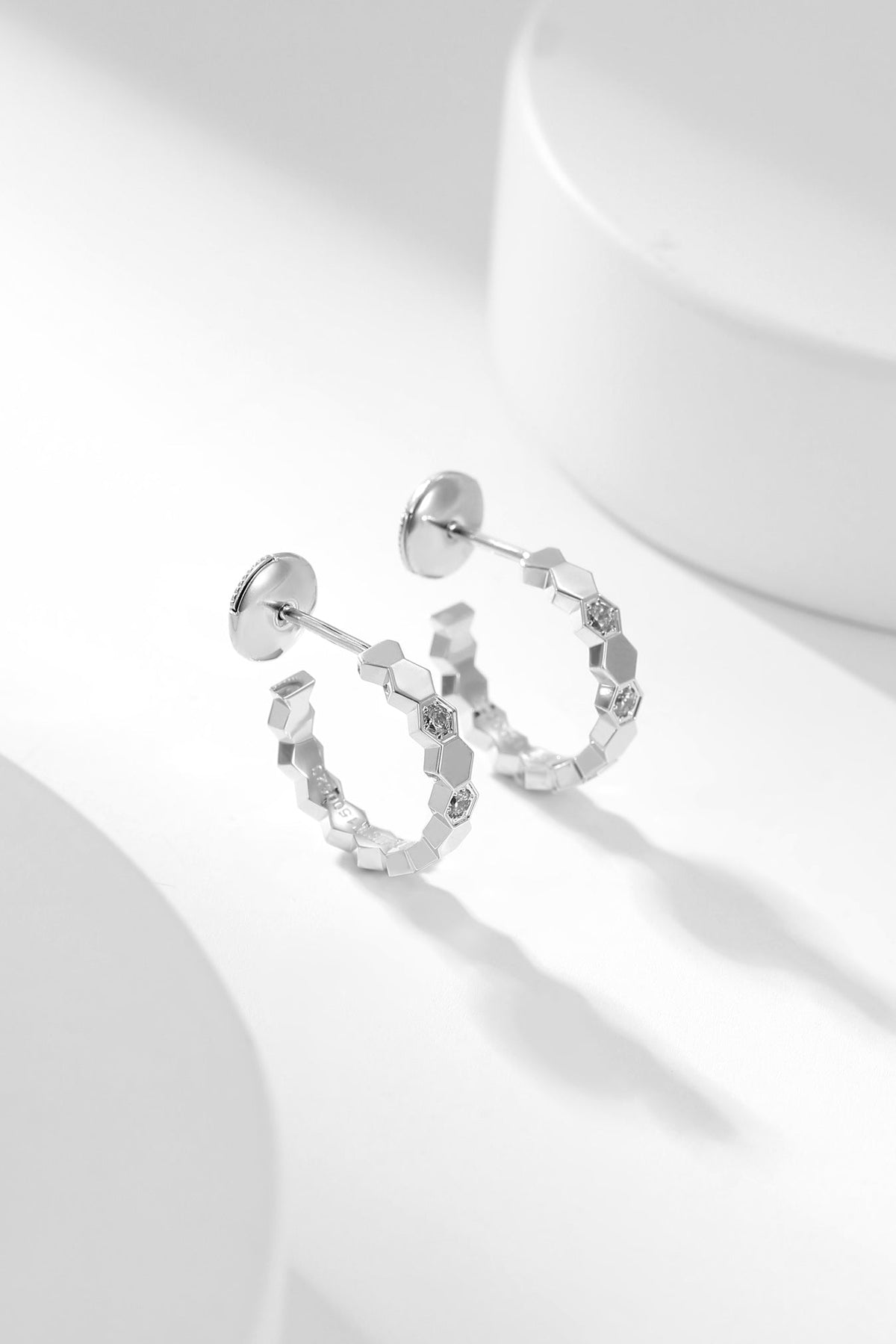 ¡®lume Jewelry¡¯BEE LOVE DIAMOND HOOP EARRINGS