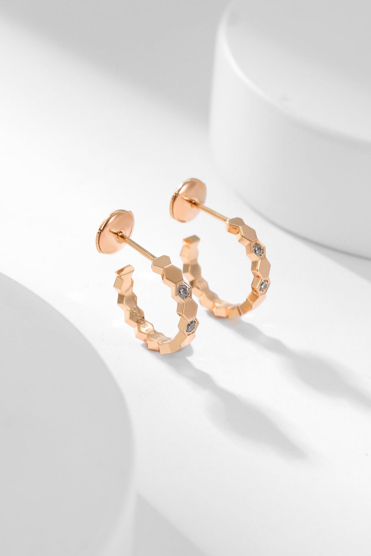 ¡®lume Jewelry¡¯BEE LOVE DIAMOND HOOP EARRINGS