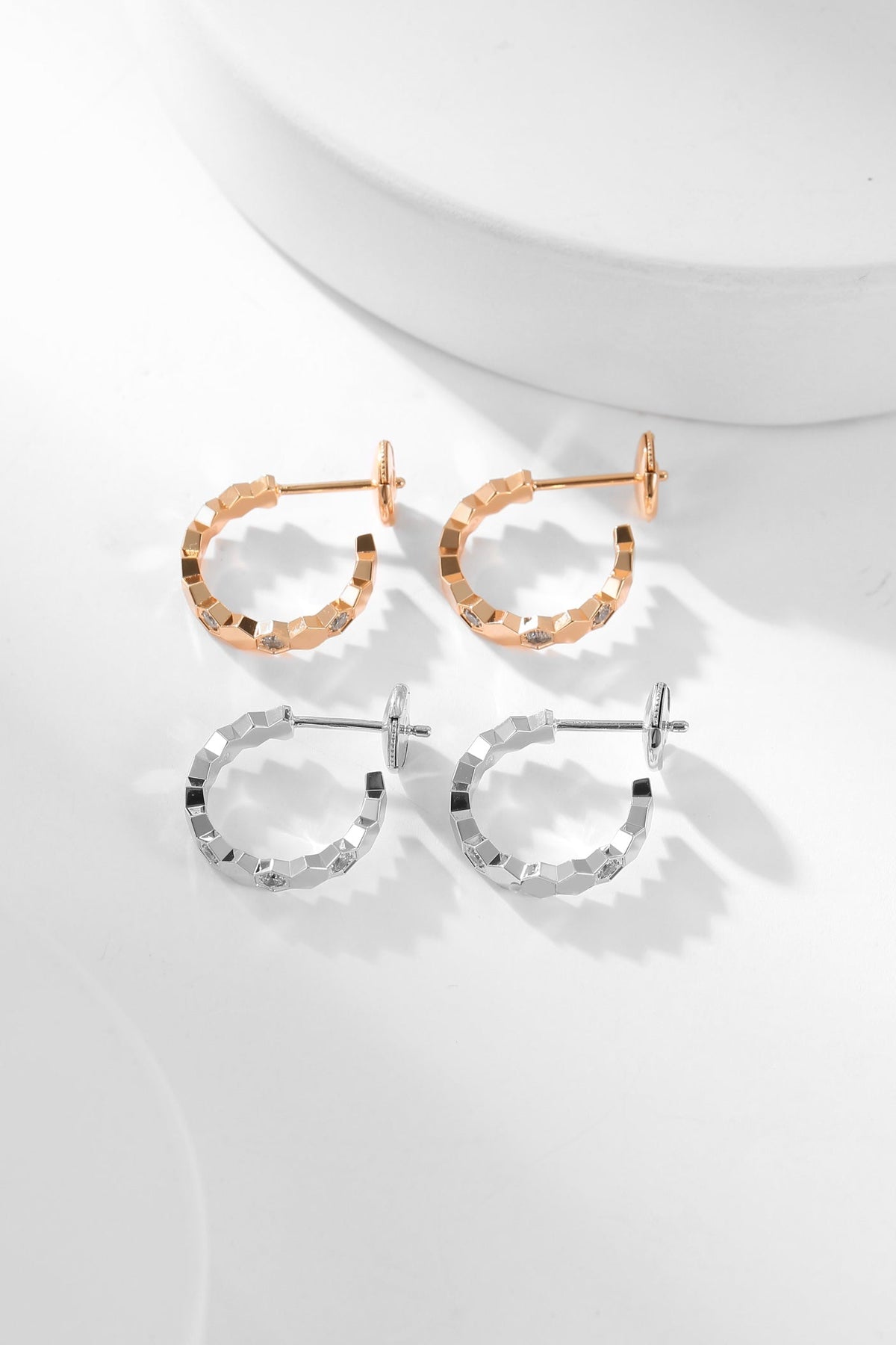 ¡®lume Jewelry¡¯BEE LOVE DIAMOND HOOP EARRINGS