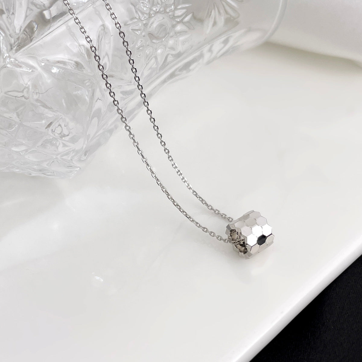 ¡®lume Jewelry¡¯BEE MINI NECKLACE