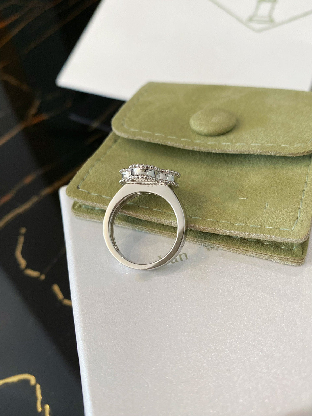 ¡®lume Jewelry¡¯CLOVER SILVER RING