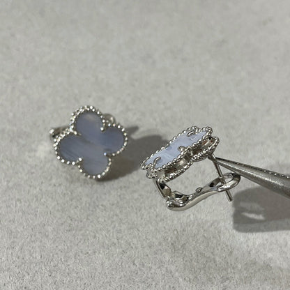 ¡®lume Jewelry¡¯CLOVER CHALCEDONY SILVER STUD EARRINGS
