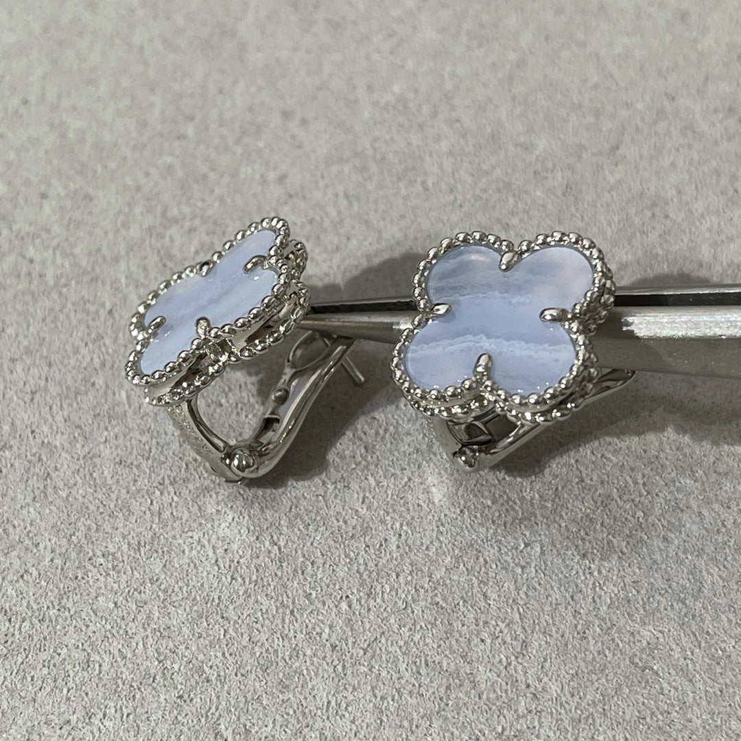 ¡®lume Jewelry¡¯CLOVER CHALCEDONY SILVER STUD EARRINGS