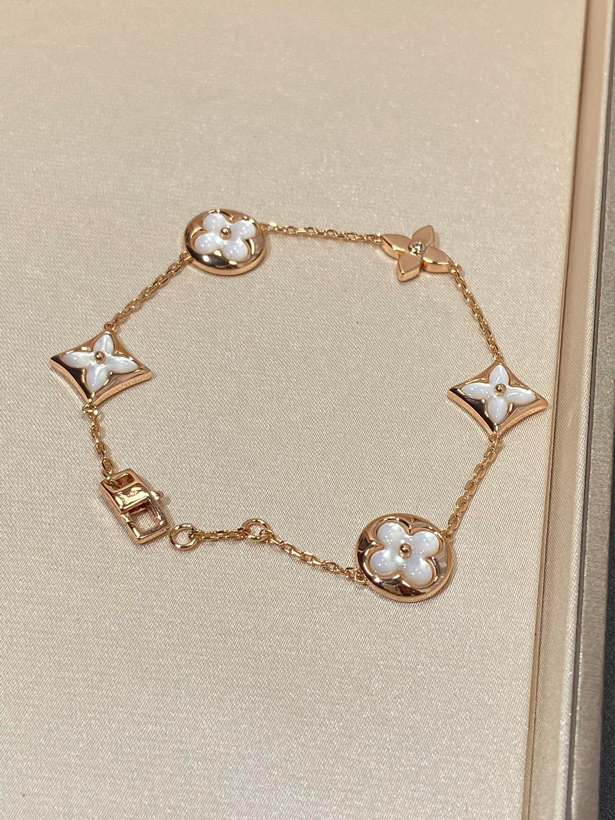 ¡®lume Jewelry¡¯STAR AND SUN 5 MOTIF MOP PINK GOLD BRACELET
