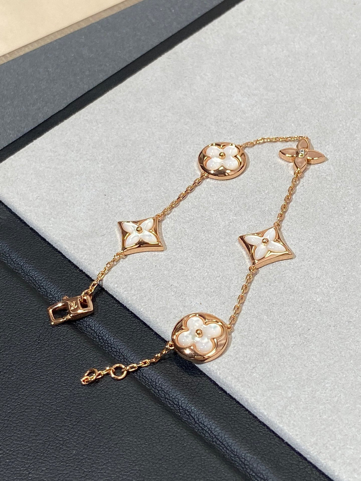 ¡®lume Jewelry¡¯STAR AND SUN 5 MOTIF MOP PINK GOLD BRACELET