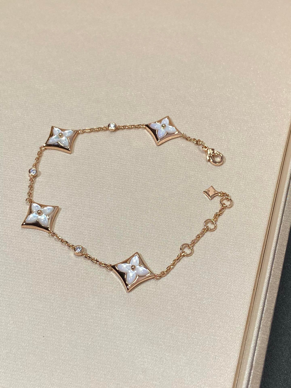 ¡®lume Jewelry¡¯STAR 4 MOTIF MOP DIAMOND PINK GOLD BRACELET