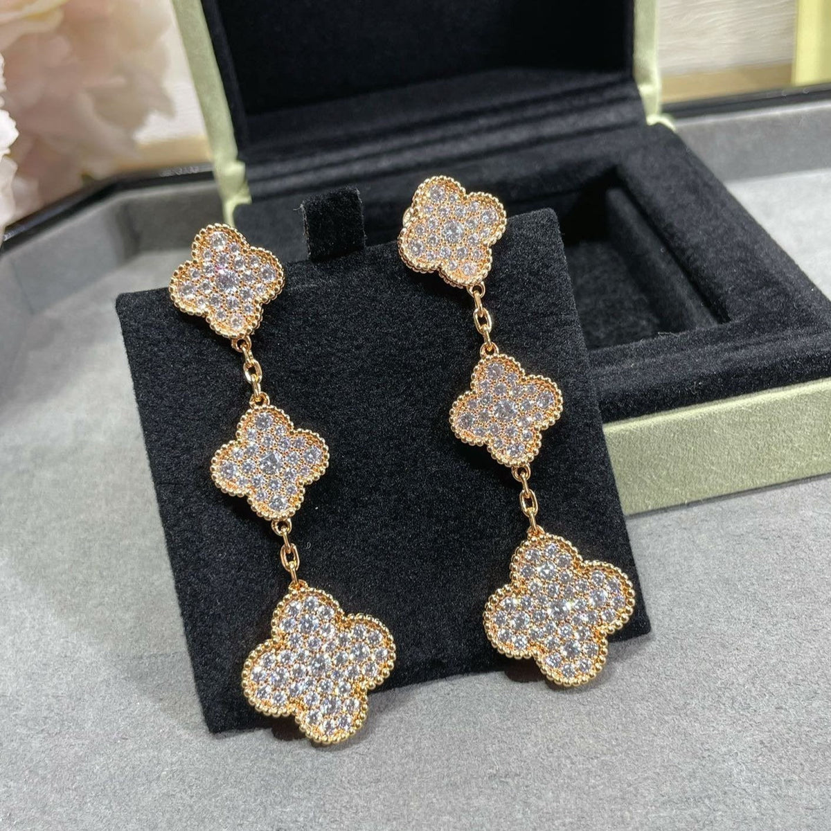 ¡®lume Jewelry¡¯CLOVER 3 MOTIFS DIAMOND PAVED ROSE GOLD EARRINGS