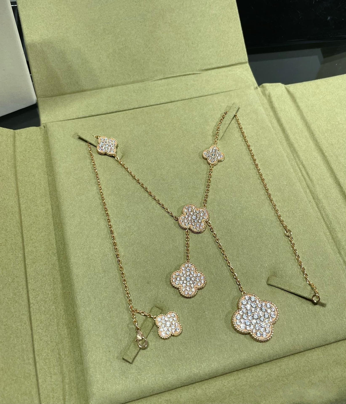 ¡®lume Jewelry¡¯CLOVER 6 MOTIF DIAMOND PAVED NECKLACE