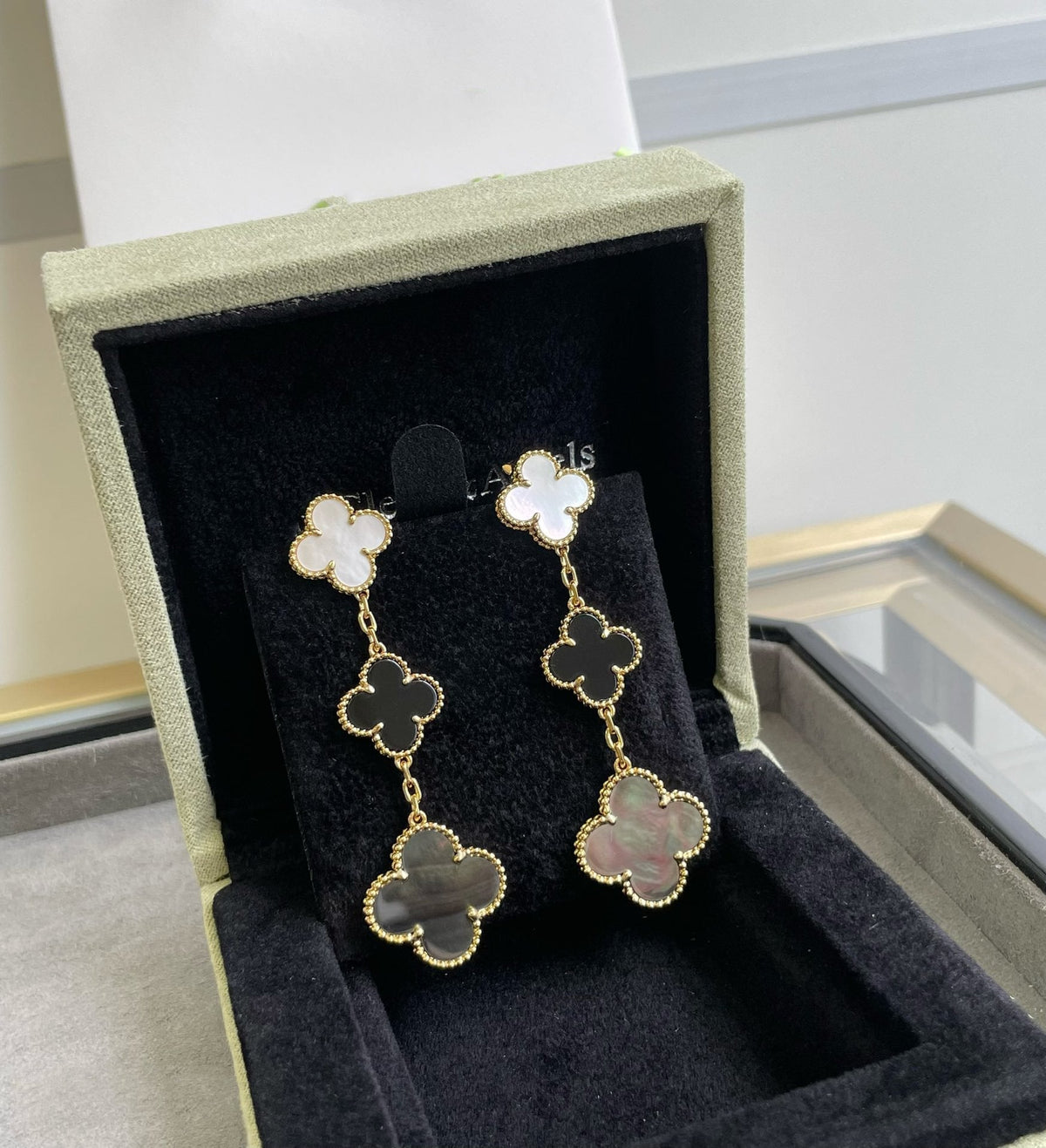 ¡®lume Jewelry¡¯CLOVER 3 MOTIF MOP ONYX DARK MOP PINK GOLD EARRINGS