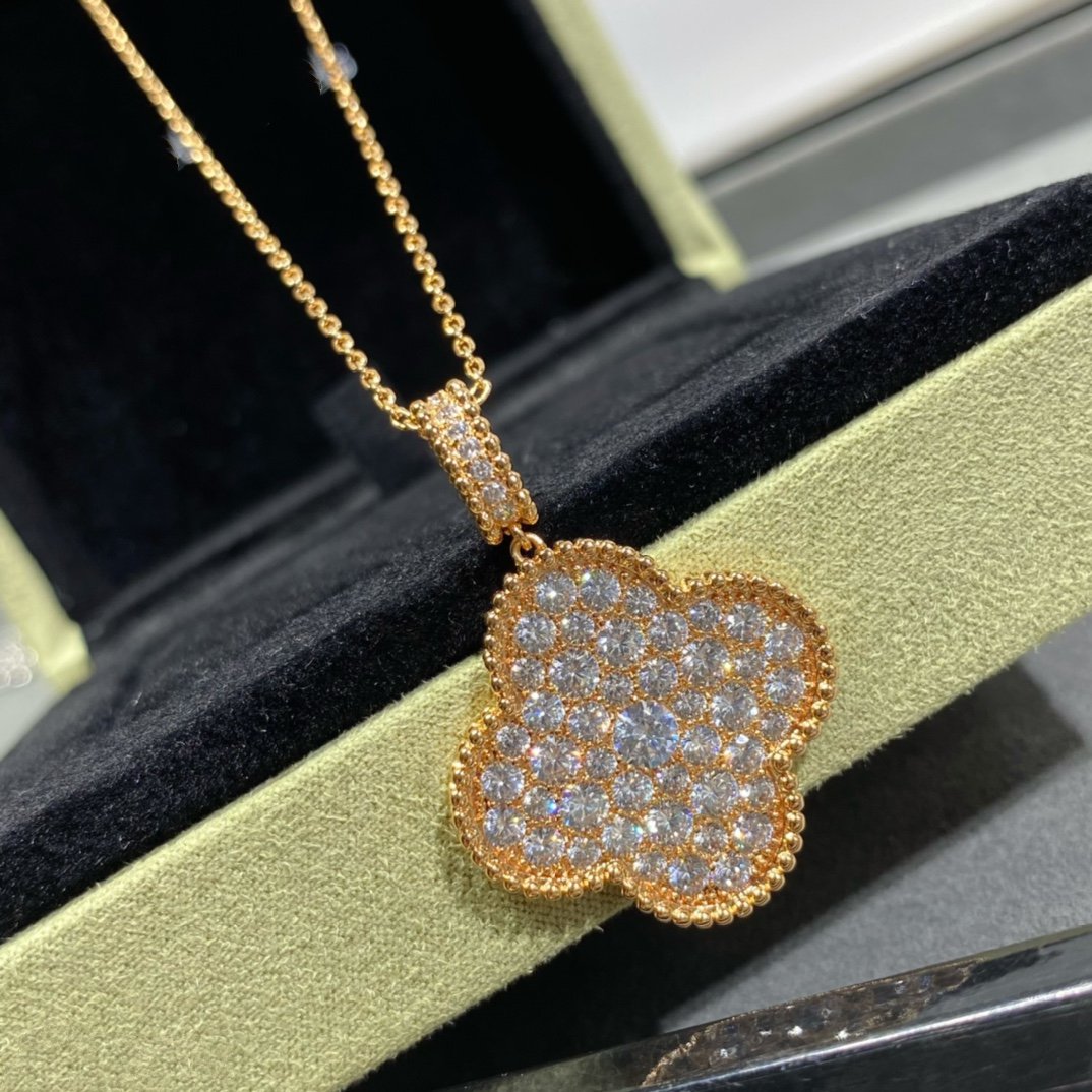 ¡®lume Jewelry¡¯CLOVER 25MM LARGE PEDANT DIAMOND PAVED LONG NECKLACE