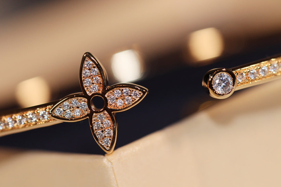 ¡®lume Jewelry¡¯IDYLLE GOLD OPEN BRACELET DIAMOND PAVED