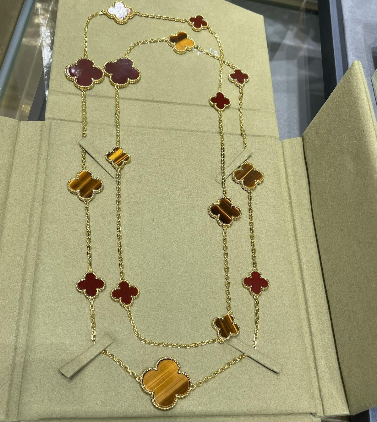 ¡®lume Jewelry¡¯CLOVER 16 MOTIF CARNELIAN TIGER EYE ROSE GOLD NECKLACE