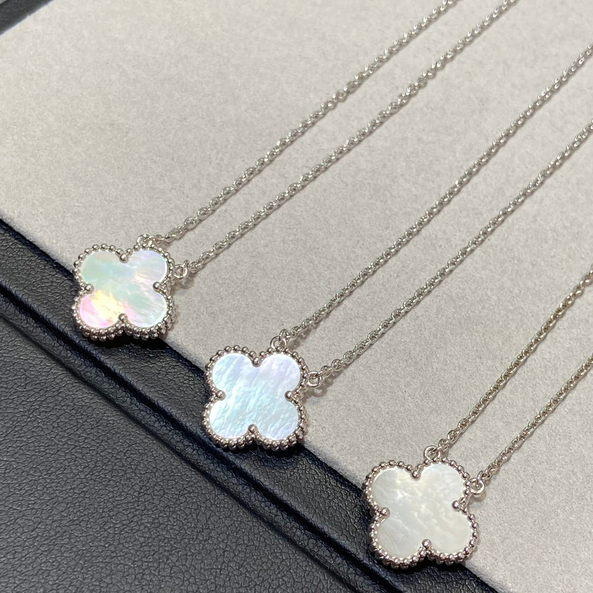 ¡®lume Jewelry¡¯CLOVER MEDIUM SILVER WHITE MOP NECKLACE